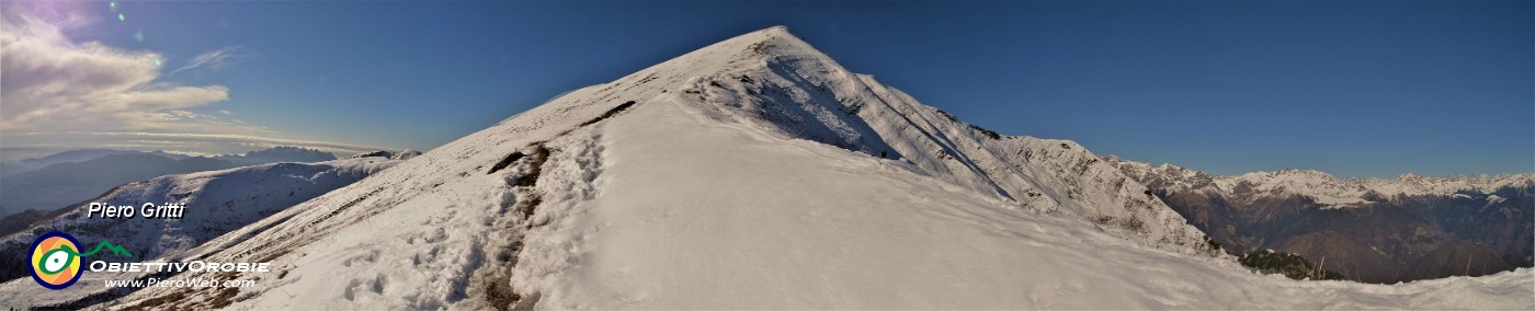 32 Vista panoramica, a dx Alpi Orobie, a sx Prealpi con Resegone.jpg